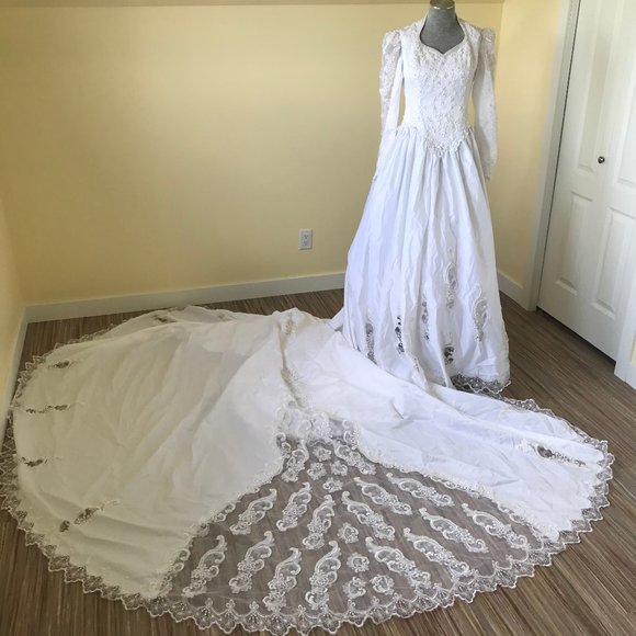 Unworn MAKE OFFER! Satin Beaded Wedding Gown Cathedral Length Train Lace Sleeve - Picture 1 of 13